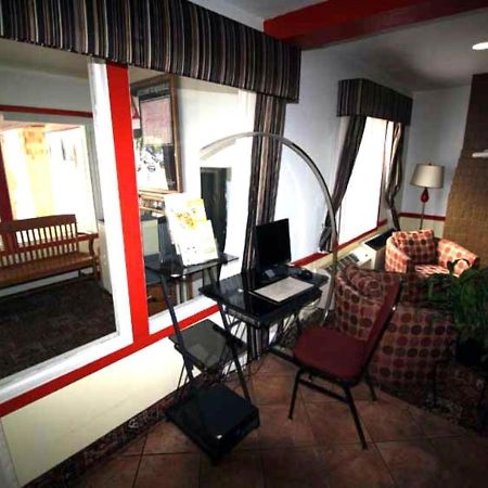 Norwood Inn Minneapolis Roseville Buitenkant foto