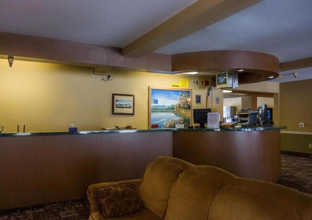 Norwood Inn Minneapolis Roseville Buitenkant foto