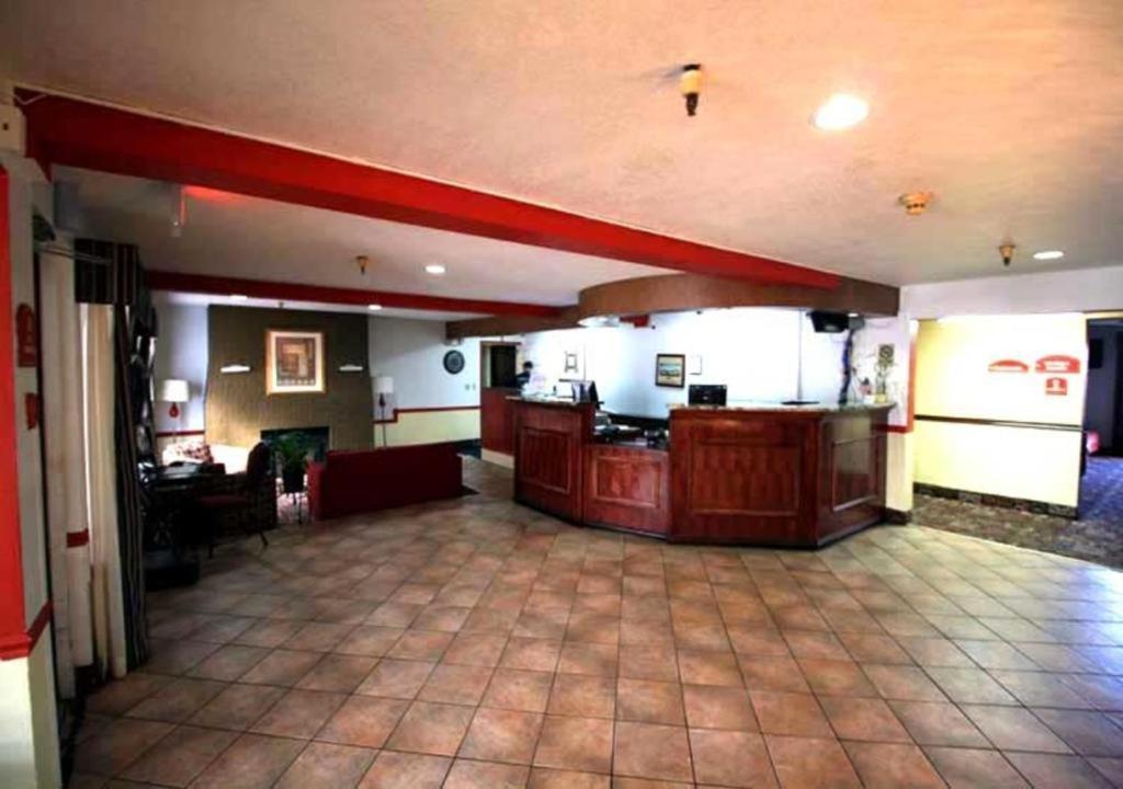 Norwood Inn Minneapolis Roseville Buitenkant foto