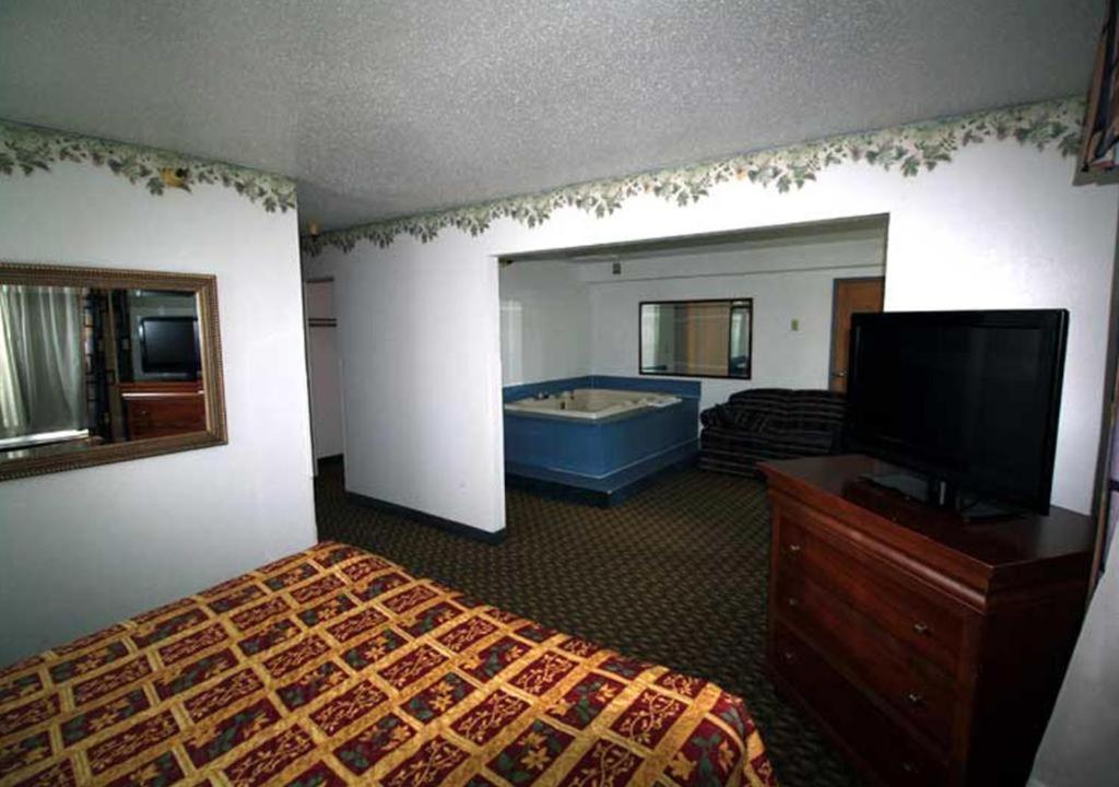 Norwood Inn Minneapolis Roseville Buitenkant foto